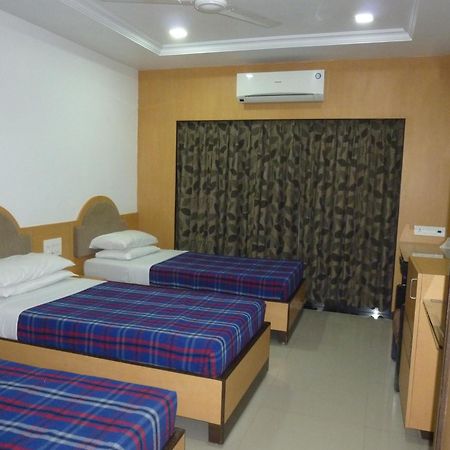 Hotel Balwas International Мумбаи Экстерьер фото