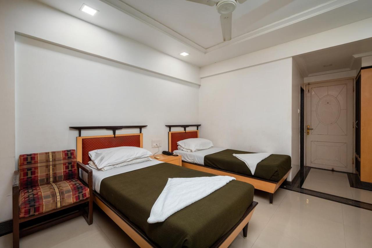 Hotel Balwas International Мумбаи Экстерьер фото